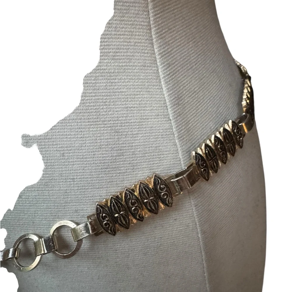 1980s/90s Gold Tone‎ Chain Link Adjustable Belt w/5 Pair Oval Ornate Sets